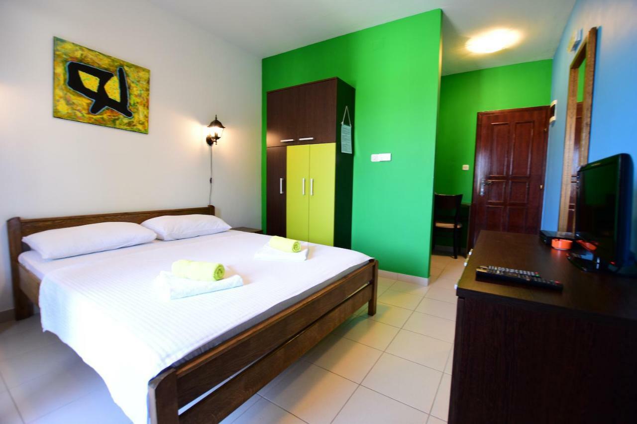 Pansion Hrga Hotel Vodice Eksteriør billede